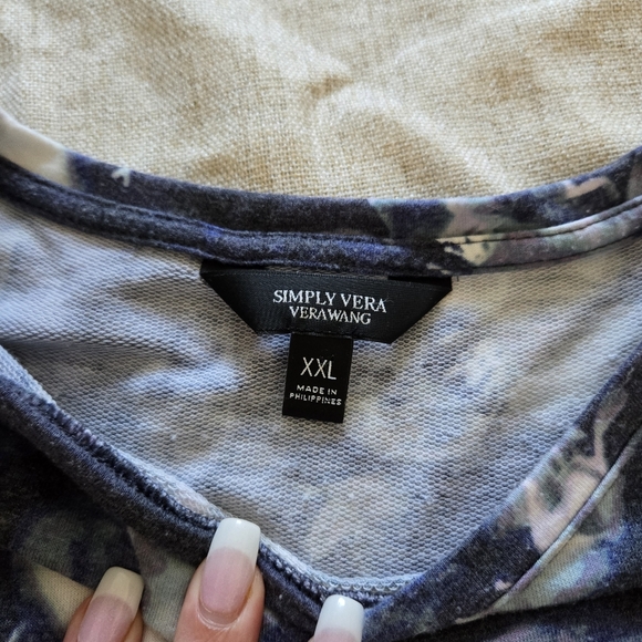 Simply vera wang floral asymmetrical top - Picture 2 of 5